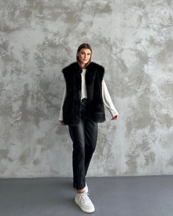 Sleeveless Black Fur Jacket - Image 4