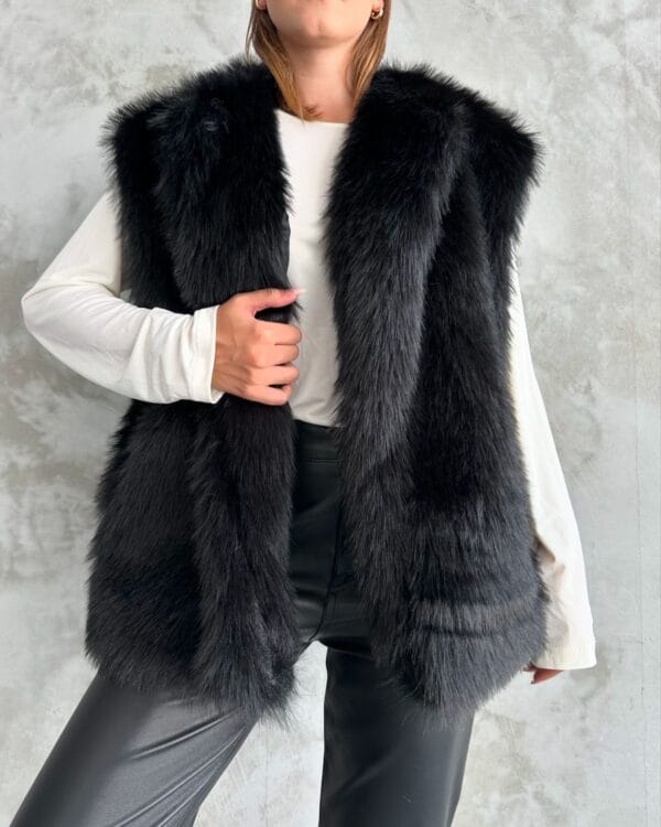 Sleeveless Black Fur Jacket - Image 2