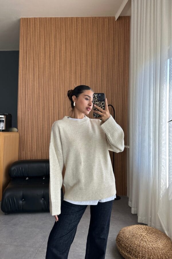 Sofia Creamy Sweatshirt